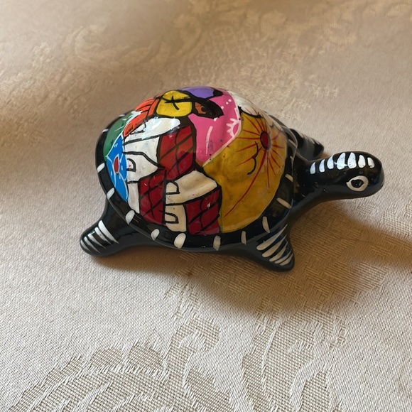 Hand-painted , signed, Mexican folk art terra cotta turtle tortoise trinket box - Picture 3 of 16